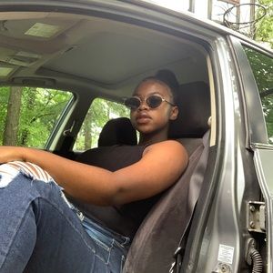 Meet your Posher, Chloe